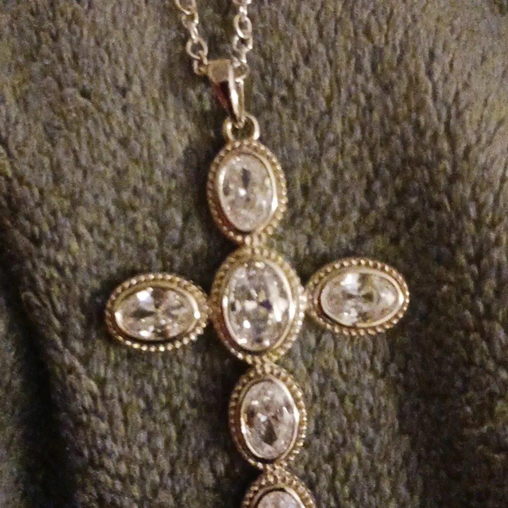 Beautiful! Bella Luce,bezel set,925 Solid,cross W/chain - Picture 4 of 8